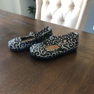 Little girls size 9 Toms shoes
